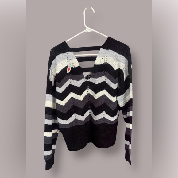 Black and White Chevron V-Neck Sweater - Picture 2 of 3